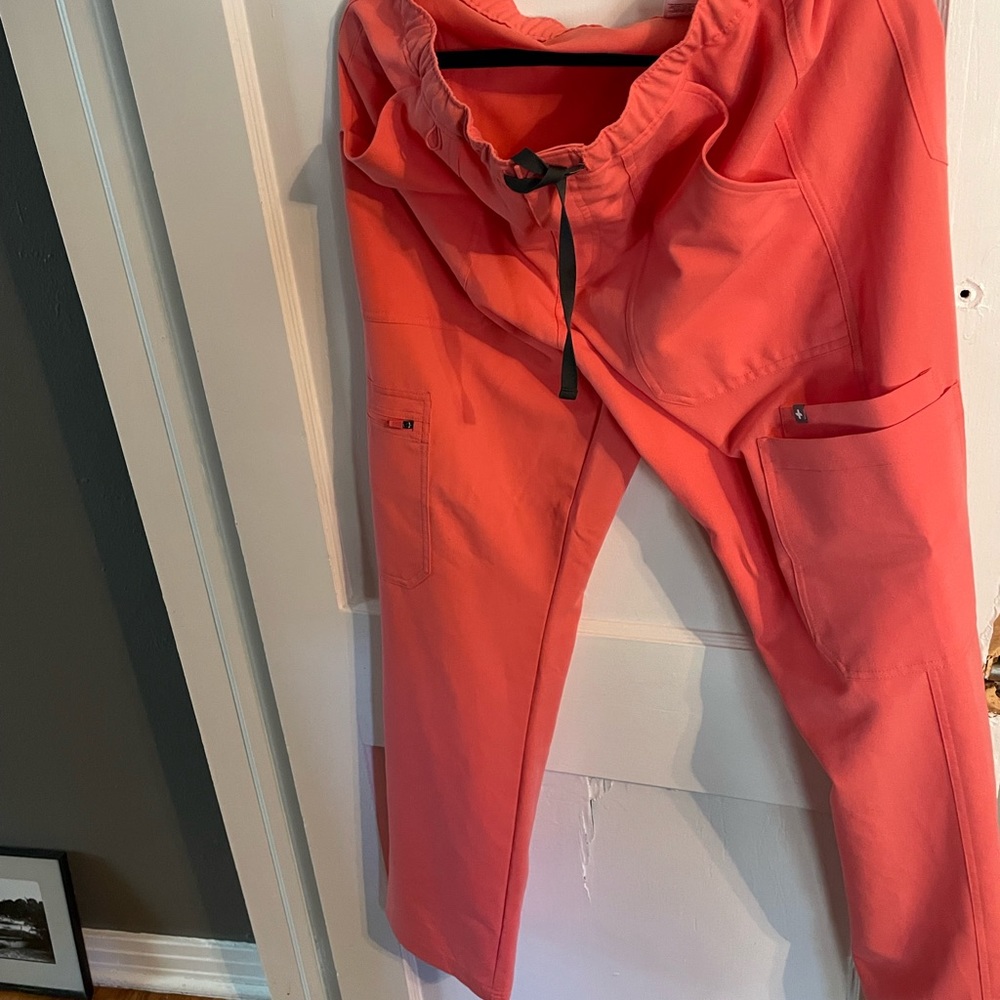 Coral Mens Figs Scrubs Size L set